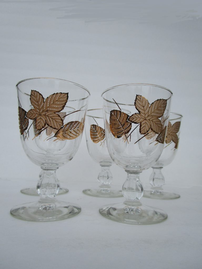 Oak and Maple leaf design in the glasses