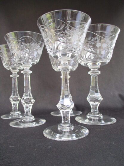 Garden Delight Embossed With Flowers wineglass set