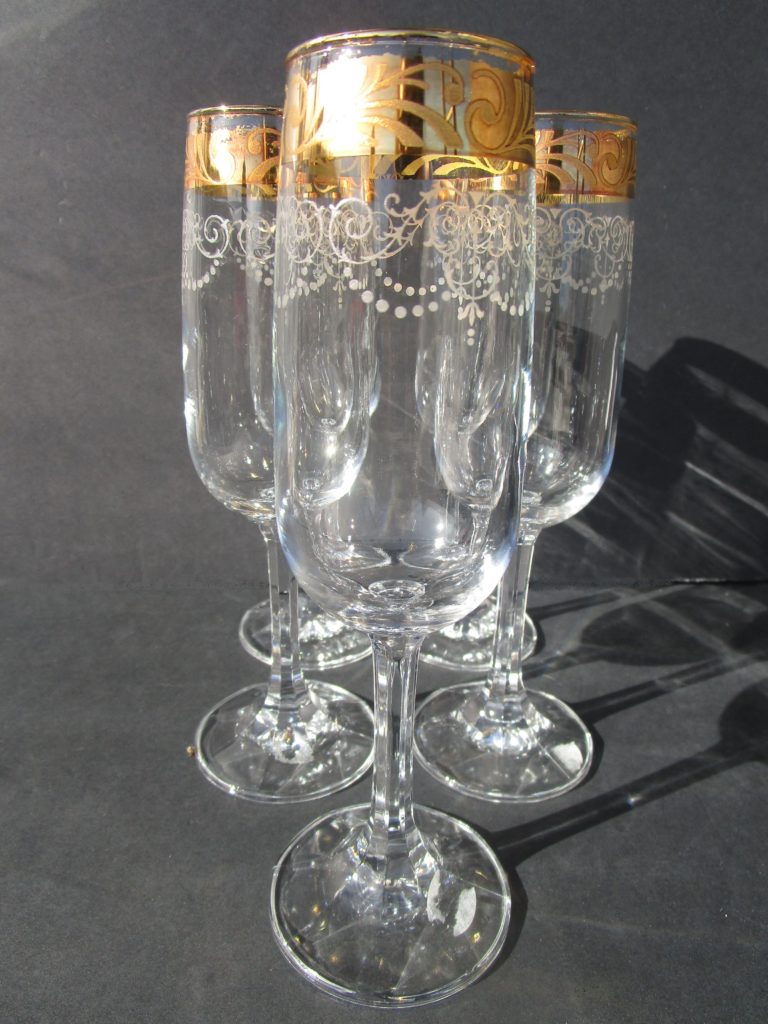 Clear Flute Set with Wide Gold Band Rim