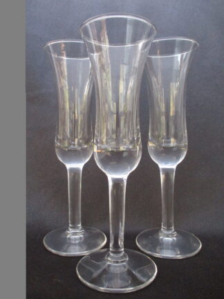 Sleek Fluently Curved Clear Glass Wine Flutes