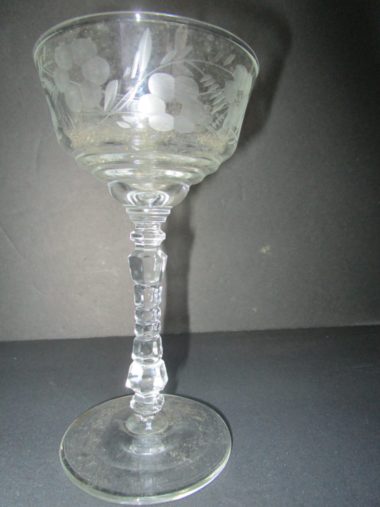 Clear Wine Glass with Knob Stem