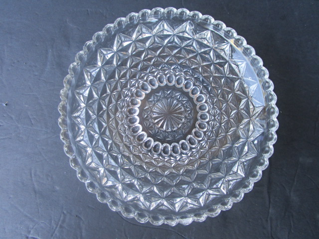 Intricately designed bubble glass plate