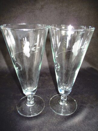a pair of 10 oz wineglass