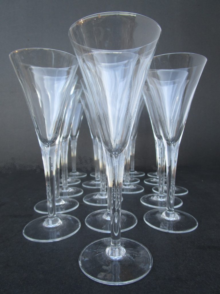 Clear Wine Flutes that are sleek and timelessly elegant